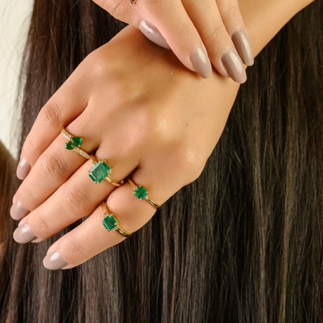 14k Gold Square-Cut Emerald Diamond Three Stone Modern Engagement Ring Size 5 For Sale In New York - Image 6 of 18