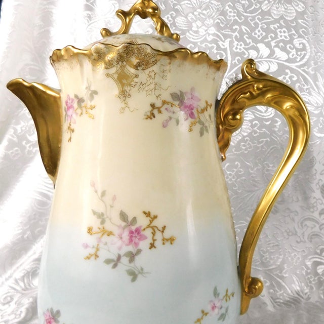 Limoges, France Late 18th Century Traditional Lewis Straus and Sons Limoges Cream and Blue Chocolate Pot For Sale - Image 4 of 13