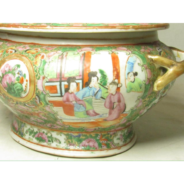 Ceramic 1900s Chinese Style Export Rose Medallion Porcelain Tureen For Sale - Image 7 of 17