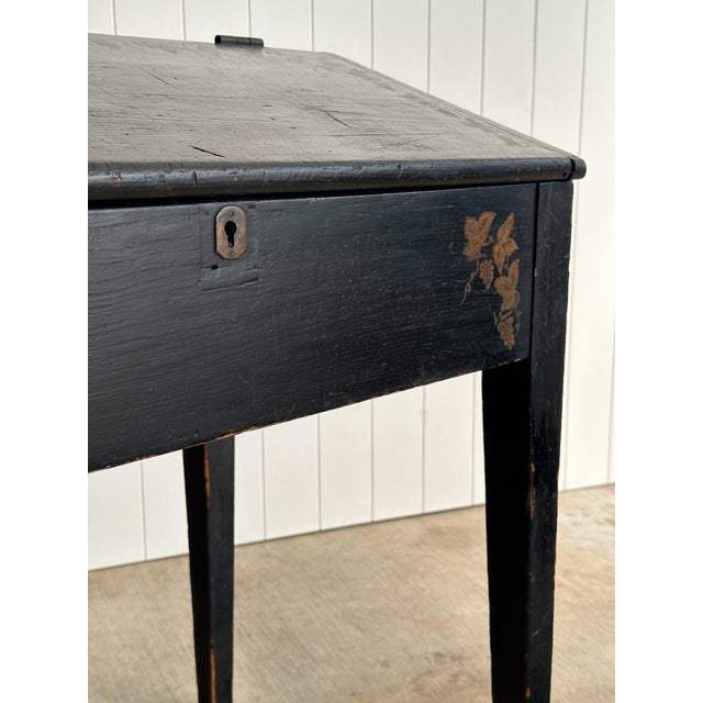 Early 19th Century Hand-Painted Writing Desk For Sale In Greensboro - Image 6 of 18
