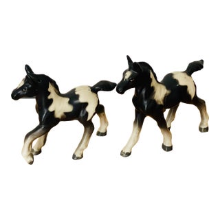 Detailed Vintage Ceramic Horses Salt and Pepper Shakers Pair For Sale