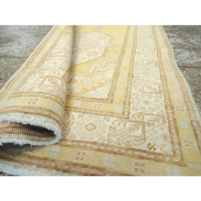 Galerie Shabab Collection Mid-20th Century Turkish Sivas Runner For Sale In New York - Image 6 of 6