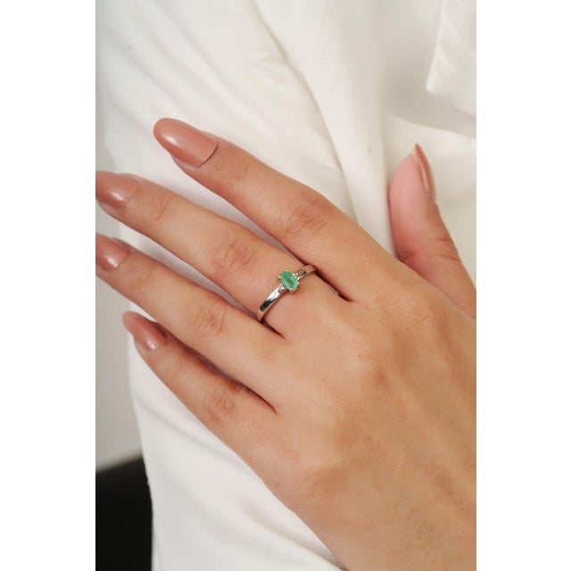 Classic Emerald & Diamond Solitaire Ring in 925 Sterling Silver - Size 7 For Sale - Image 4 of 11