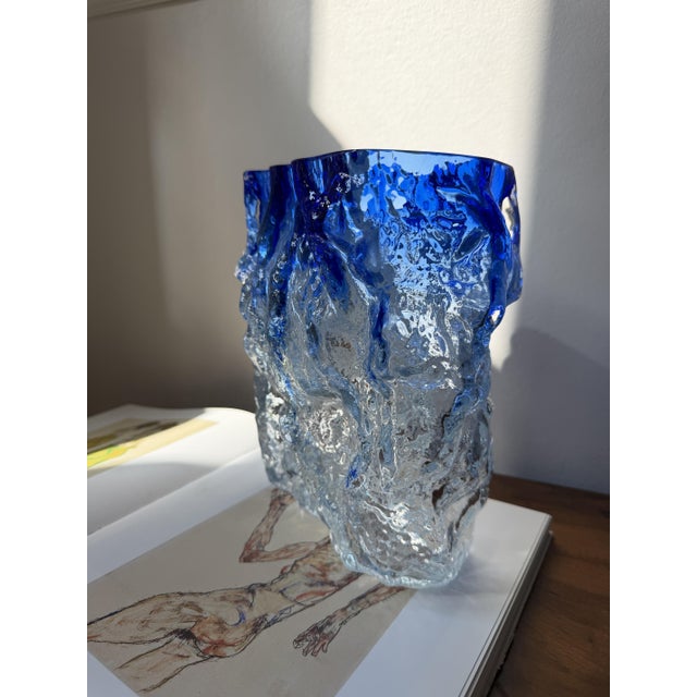 Large Brutalist Cobalt Blue Art Glass Vase by Kaj Blomqvist for Kumela, Finland, 1970s For Sale - Image 6 of 18