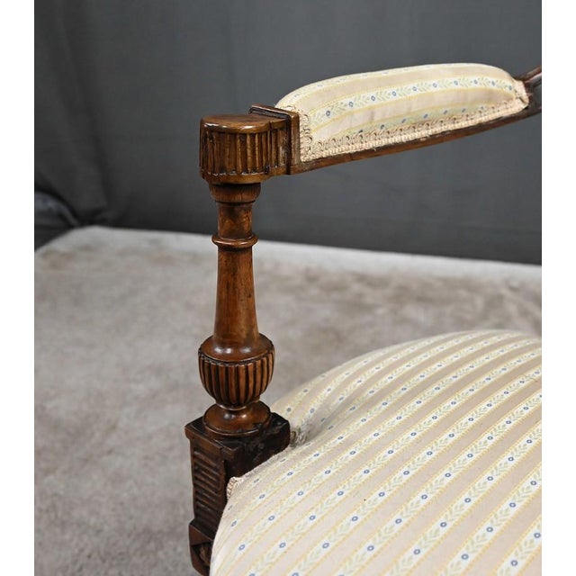 Louis XVI Cabriolet Chair in Beechwood, 1700s For Sale - Image 13 of 18