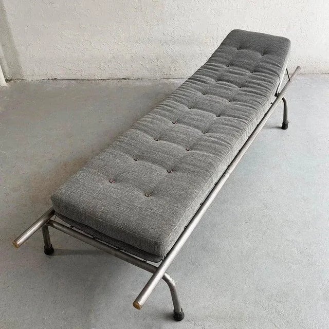 Industrial 1940s Vintage Industrial Tubular Steel Chaise For Sale - Image 3 of 9