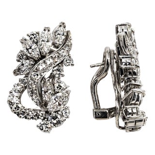 Late 20th Century Pair of Platinum Diamond Earrings For Sale