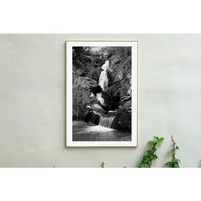絵画 Spectacular Waterfall Landscape with waterfall and a temple | Paysage à la cascade