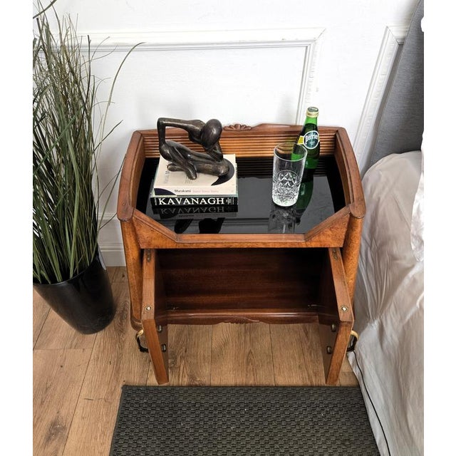 Mid-Century Art Deco Italian Nightstands in Walnut and Glass Top, 1950s, Set of 2 For Sale - Image 4 of 10