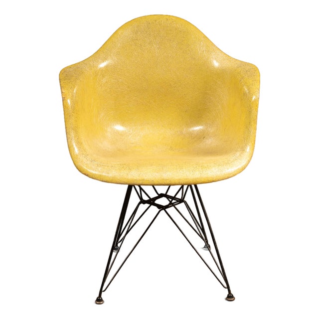 1950s Charles and Ray Eames for Herman Miller Dar Parchment Fiberglass Armchair For Sale