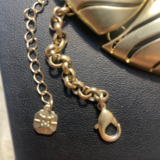 MCM Jewelry Marriage Hollywood Golden Age Matte Gold Collar Necklace and Earrrigs. For Sale - Image 9 of 10