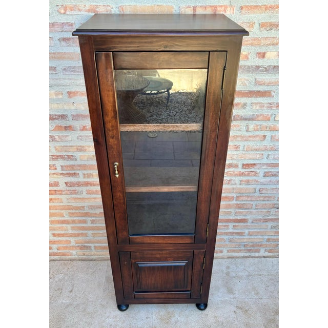 French Mid-Century French Display Case in Walnut and Glass, 1950 For Sale - Image 3 of 18