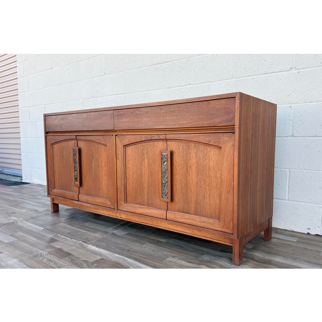 Mid-Century Modern John Keal for Brown Saltman Mid-Century Walnut Credenza / Sideboard, Circa 1970s For Sale - Image 3 of 18