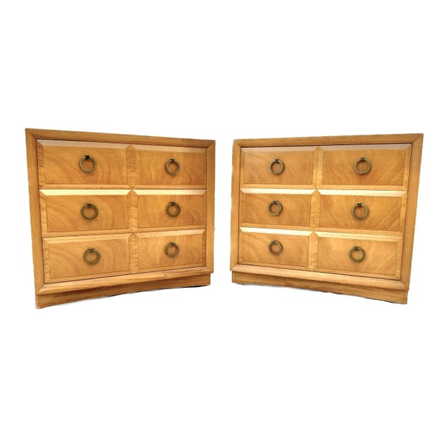 Mid 20th Century t.h. Robsjohn-Gibbings Widdicomb Pair of Bedside Tables / Chests For Sale - Image 5 of 10