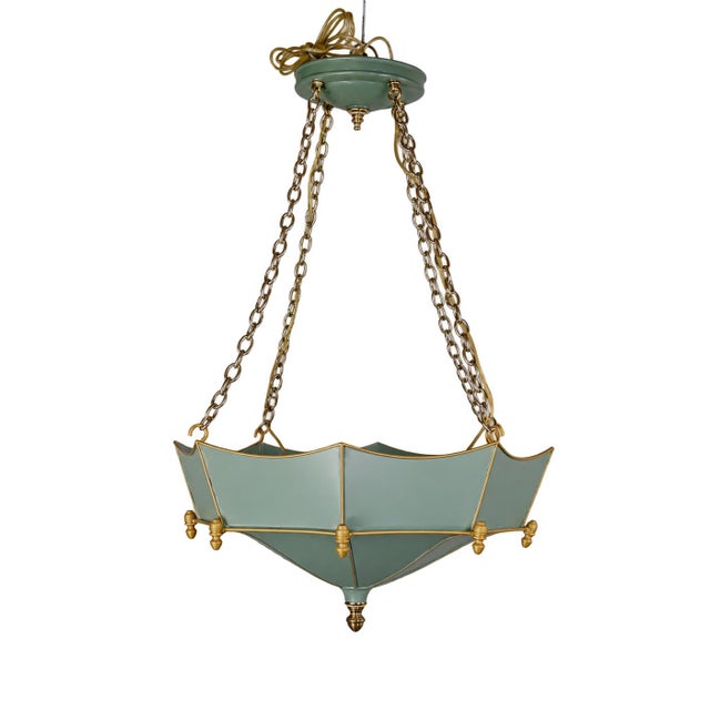 This chandelier imbues a space with soul through its interplay of light and shadow. Its ingenious design and signature...