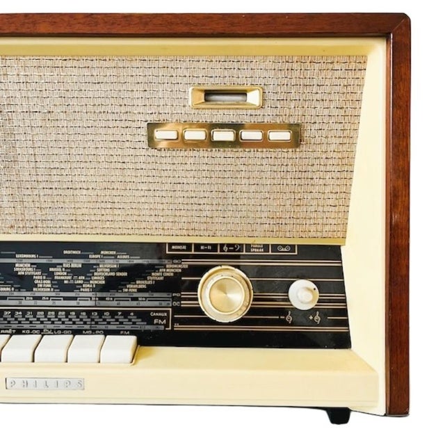 1960s Vintage Tube Radio in Teak from Philips, 1960s For Sale - Image 5 of 10