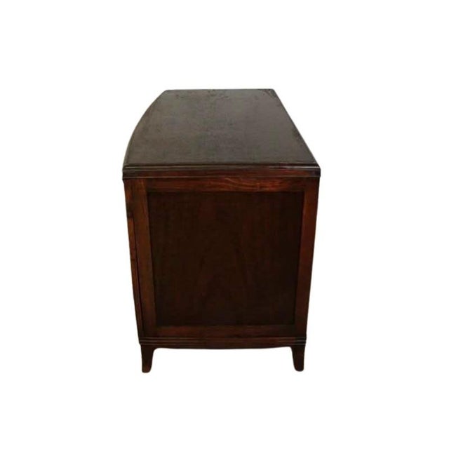 Early 20th-Century Mahogany Nine-Drawer Pedestal Desk With Decorative Inlay For Sale - Image 4 of 8