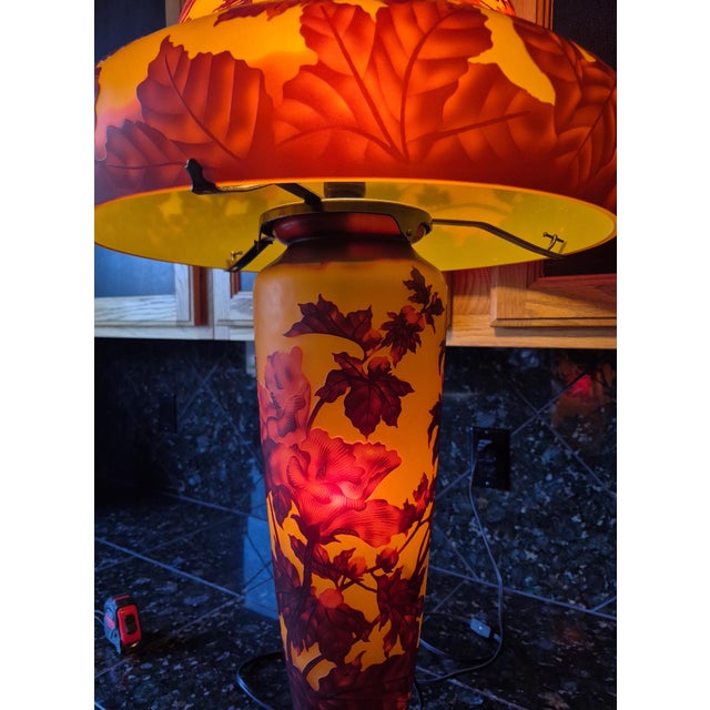 Late 20th Century Large Art Nouveau Style Cameo Glass "Mushroom" Table Lamp – After Émile Gallé (Jg) For Sale - Image 5 of 8