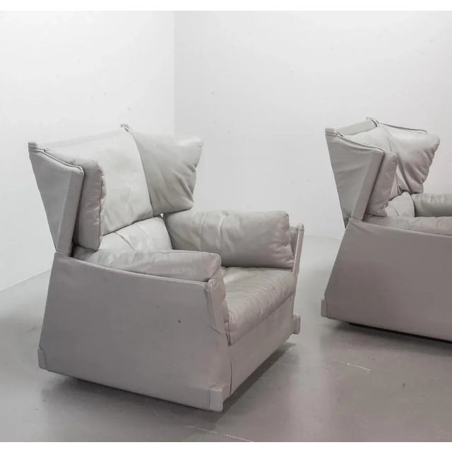 Viola D'Amore Lounge Chairs with Ottoman in Grey Leather by Piero De Martini for Cassini, Italy, 1977, Set of 3 For Sale - Image 10 of 12