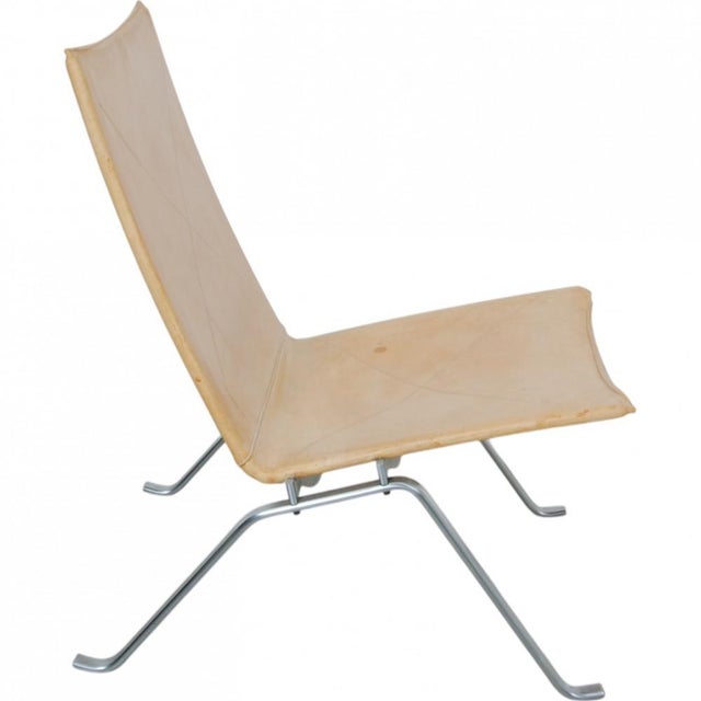 Poul Kjærholm PK-22 lounge chair upholstered in original natural leather from Fritz Hansen. The chair is from 1999 and...