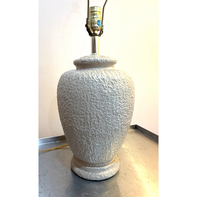 1970s-80s mauve postmodern textured fiberglass table lamp. Excellent condition. Measurements 27" tall including harp &...