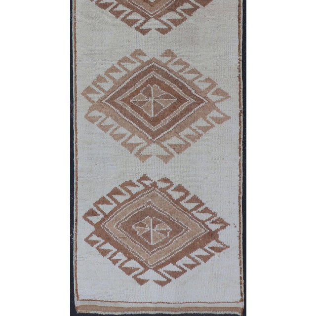 Vintage Turkish Tulu Runner With Ivory Field and Soft Brown Diamond Motifs For Sale - Image 4 of 11