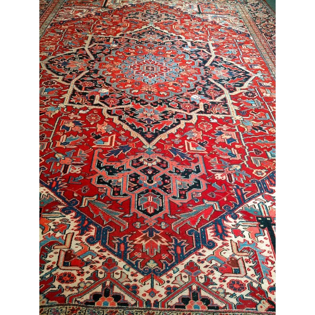 Early 20th Century Vintage Persian Heriz Serapi Rug, Wool Pile, Geometric Design, 1920s For Sale - Image 5 of 11