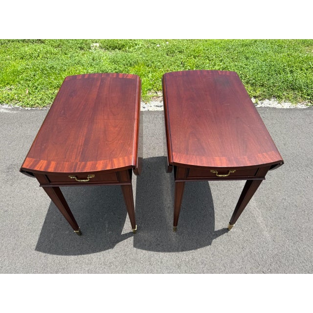 English Hepplewhite Vintage Mahogany Drop-Leaf "Pembroke" Side Tables Manufactured by Lineage/Drexel Heritage For Sale - Image 3 of 12