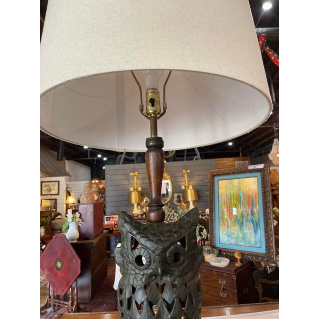 Mid-Century Modern Vintage Mid-Century Sculptural Cast Metal Owl Table Lamp With Walnut Base For Sale - Image 3 of 12