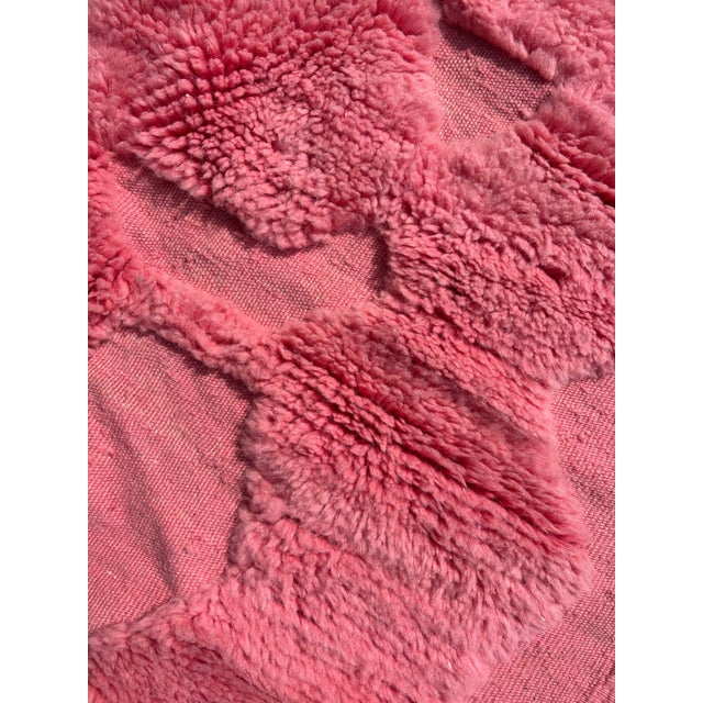 Mid-Century Modern Pink Beni Mrirt Moroccan Rug in Wool, 2010s For Sale - Image 3 of 11