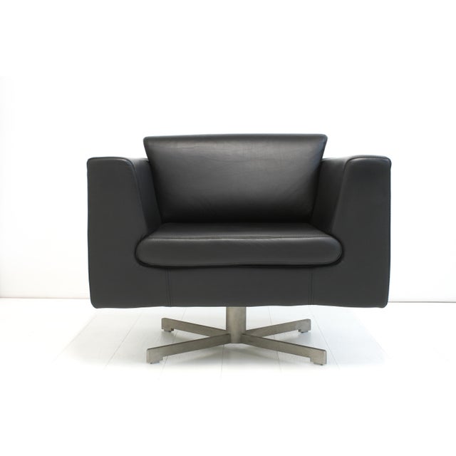 Minimalist Black Leather Swivel Club Chairs, 1990s, Set of 2 For Sale - Image 4 of 11