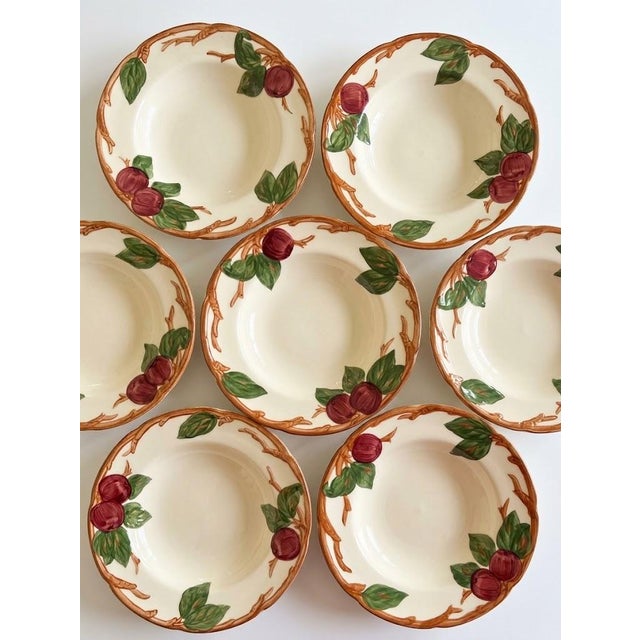 A set of 6 hand-decorated rimmed soup/pasta bowls in the iconic Apple pattern by Franciscan. Featuring the early...