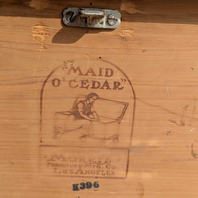 Vintage Art Deco Cedar-Lined Hope Chest With Carved Details & Turned Legs, 1930s For Sale - Image 11 of 18