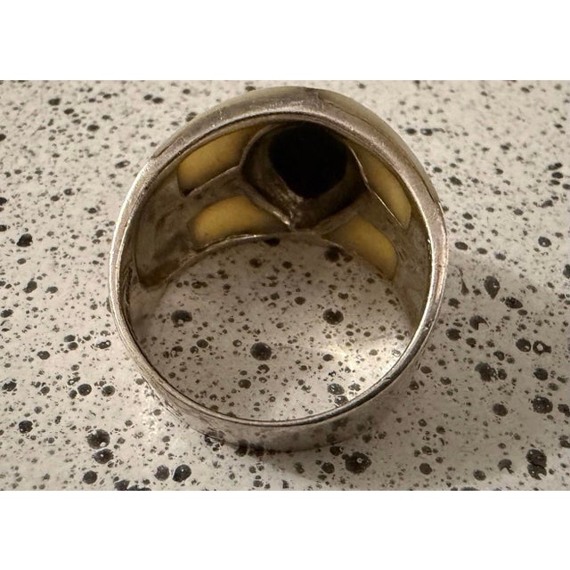 Art Deco 1980s Sterling Silver Mother of Pearl, Black Onyx, & Marcasite Band Ring. Size 11 For Sale - Image 3 of 6