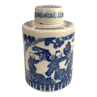 Blue and White Chinese Porcelain Tea Caddy For Sale
