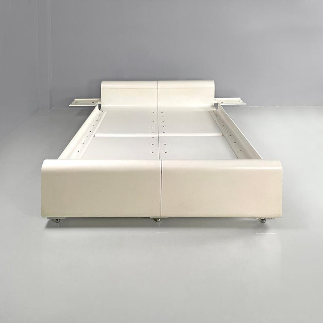 Wood Italian Modern Double Bed in White Wood by Benatti, 1970s For Sale - Image 7 of 18