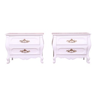 Baker Furniture French Provincial Louis XV White Lacquered Nightstands, Newly Refinished For Sale