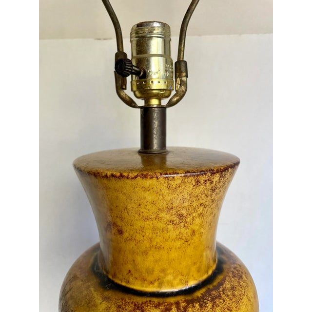 1960s Mid-Century Modern Ceramic Glazed Pottery Lamp For Sale - Image 4 of 9