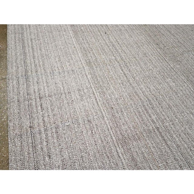 Rustic Galerie Shabab Collection Mid-20th Century Handmade Turkish Flatweave Kilim Room Size Carpet For Sale - Image 3 of 8