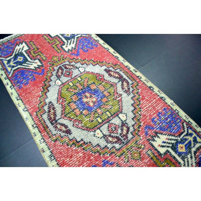 1960s Handmade Turkish Red Small Rug For Sale - Image 5 of 6
