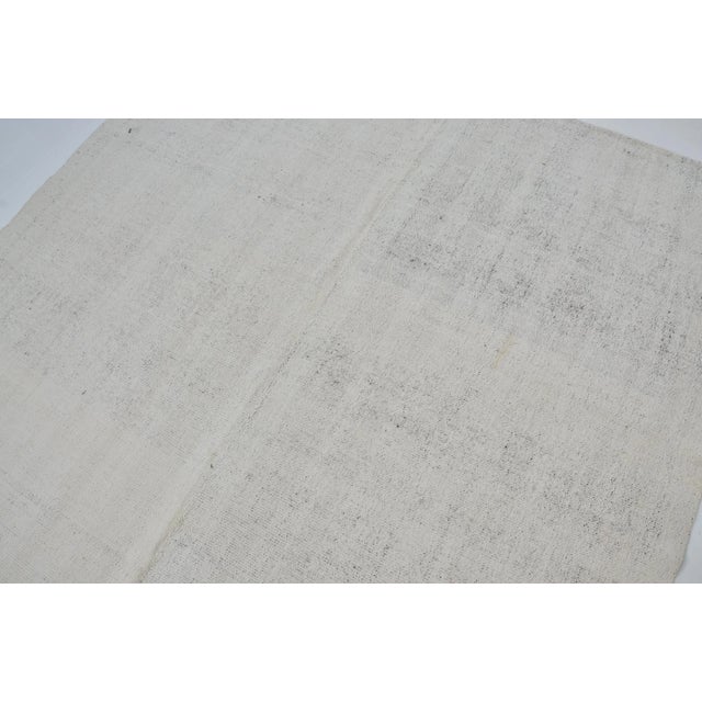 Textile 1960s Beige Handmade Traditional Turkish Kilim Rug For Sale - Image 7 of 11