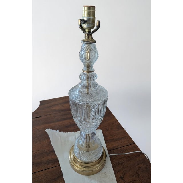 Laurel Lamp Company Vintage Laurel Lamp Co. Crystal Urn Table Lamp - Mid-Century Hollywood Regency For Sale - Image 4 of 7