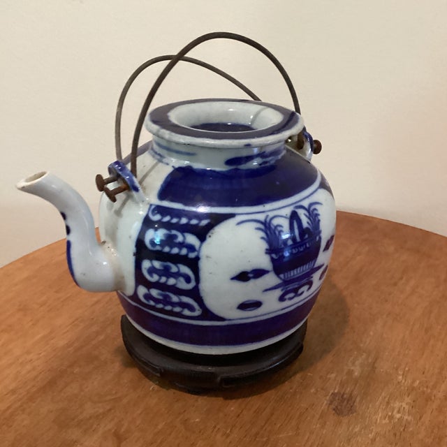 Antique Chinese Export Blue & White Porcelain Teapot W/Wire Bail Handles Qing Dynasty Stamped on Wood Base For Sale - Image 12 of 12