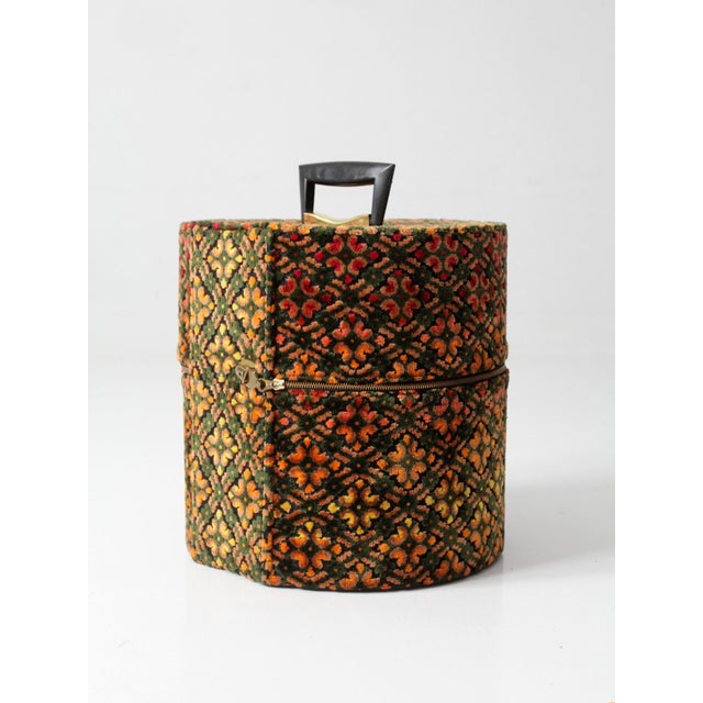 Mid-Century Modern 1960s Carry-All by Munro Cut Velvet Jacquard Wig Case For Sale - Image 3 of 17