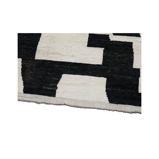 1960s Black & White Handknotted Modern Wool Rug For Sale - Image 5 of 7