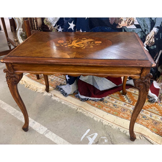 Vanleigh NY Mahogany End Table Oval Floral Marquetry Inlay & Cabriole Legs Excellent condition no damages Has original...