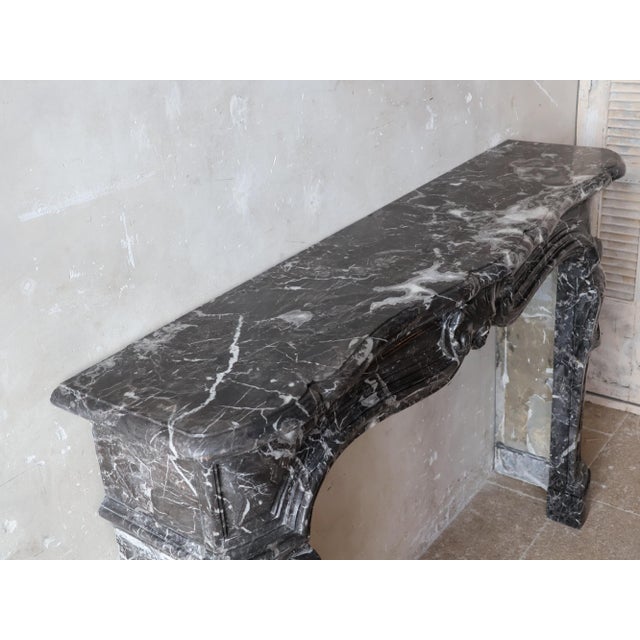 Antique French Louis XIV Style Fireplace in Gris des Pyrénées Marble For Sale - Image 9 of 15
