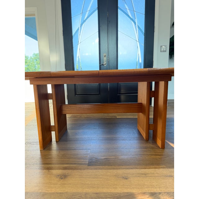 1980s Danish Modern Teak Expanding Dining Table by Nordisk Furniture, Denmark – Self-Storing Leaves For Sale - Image 5 of 18