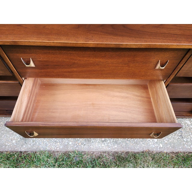 Broyhill Brasilia Mid Century Modern Walnut Triple Dresser Credenza | Sculptural Doors | Vintage 1960s For Sale - Image 14 of 16