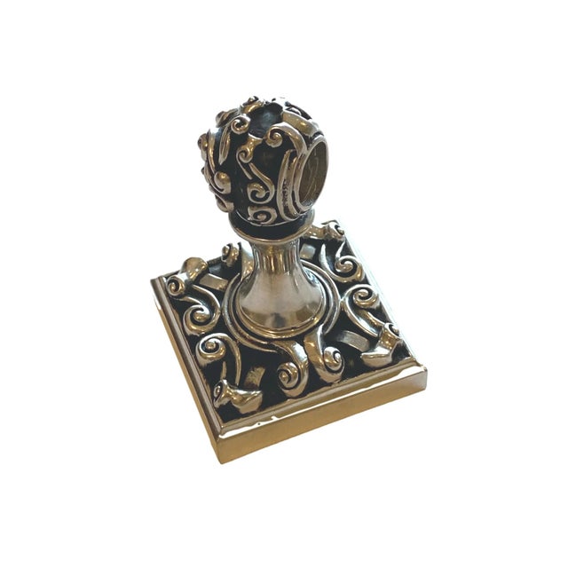 Vicenza Antique Silver Toilet Paper Holder. A beautiful addition to any bathroom. The main photo accurately depicts the...